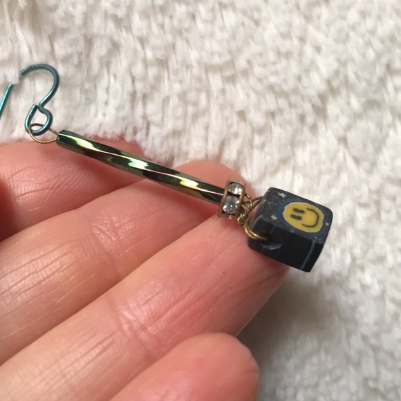 Y2K 90s Vintage Smiley Dangle Earrings - Picture 4 of 5